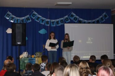 „Trzy świnki” – przedstawienie Pań z oddziałów przedszkolnych